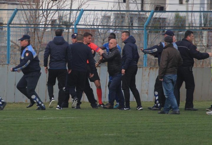 Suspenden la Liga Albana por la huelga de árbitros