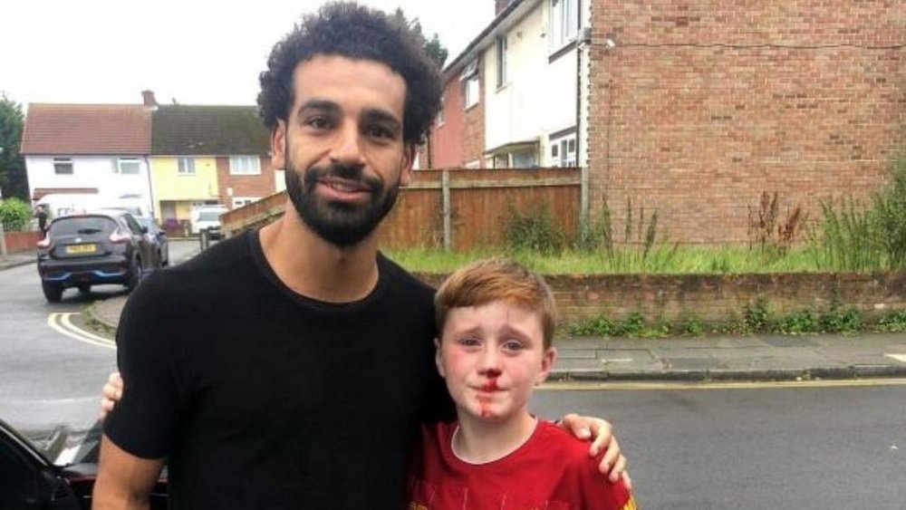 The young kid managed to get his photo with Salah. Twitter/joecooper93