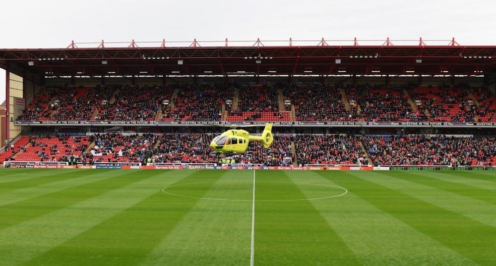 No todos los días se ve un helicóptero aterrizar en un campo de fútbol. BarnsleyFC