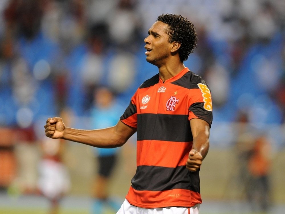 Flamengo recortó dos puntos a Palmeiras. Flamengo