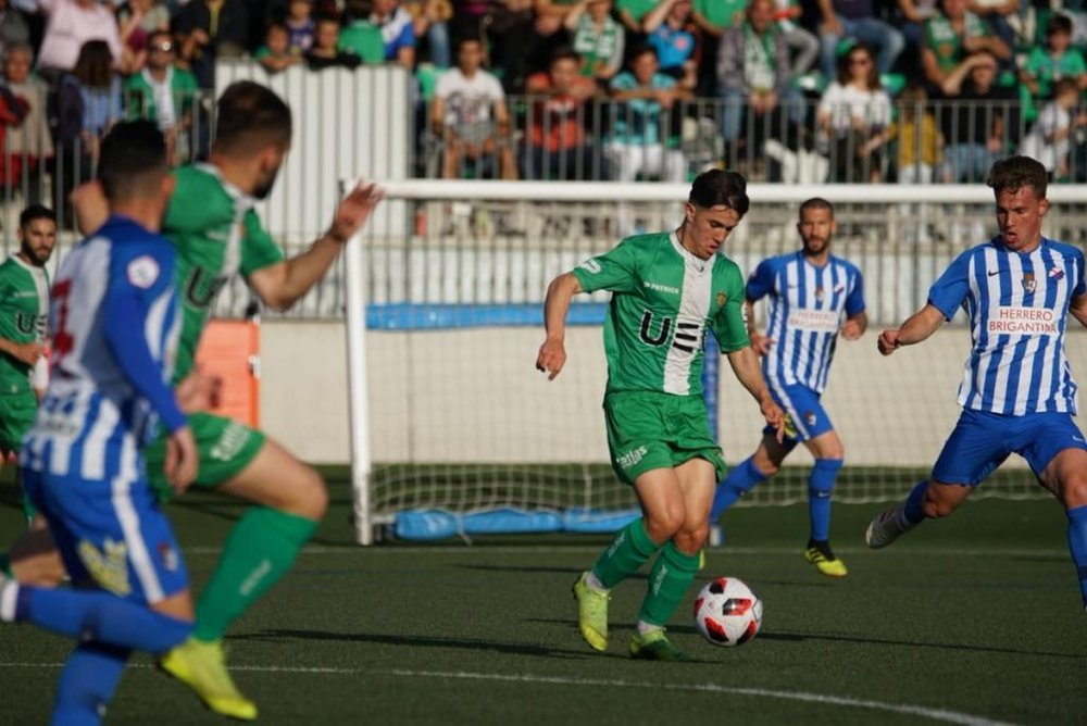 El Cornellà se llevó la victoria en la ida en el último suspiro. Twitter/ue_cornella