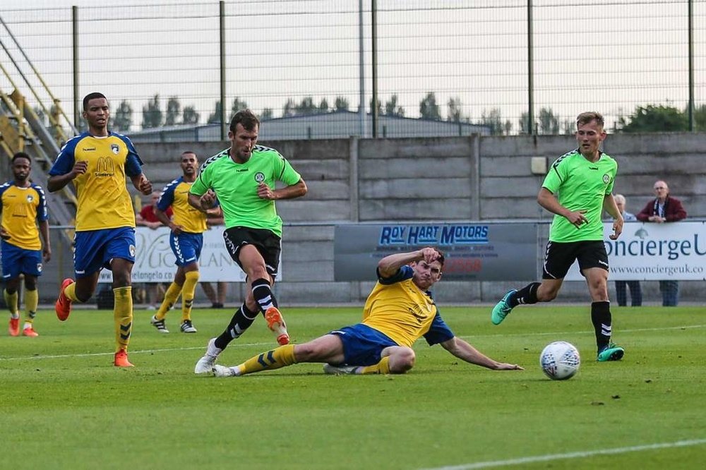 Christian Doidge anotó tres goles, y ni así. Twitter/FGRFC_Official