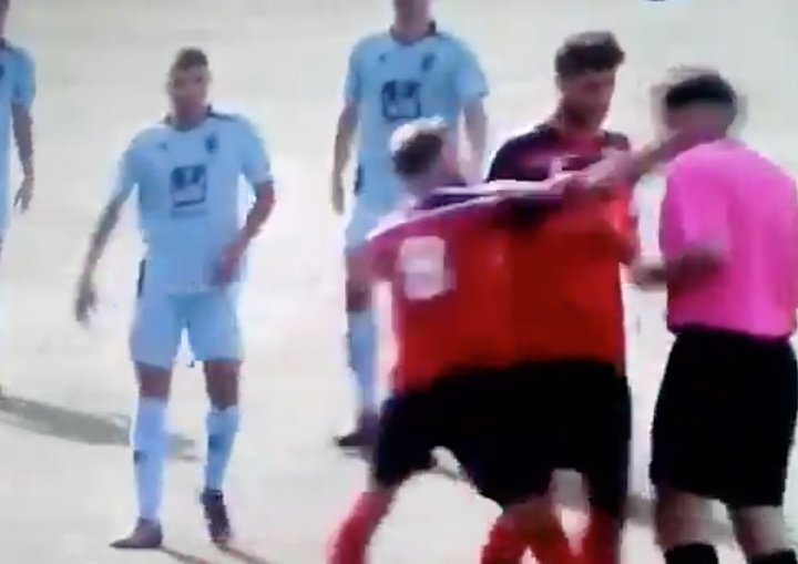 Un jugador propinó un puñetazo a un árbitro en Primera Andaluza