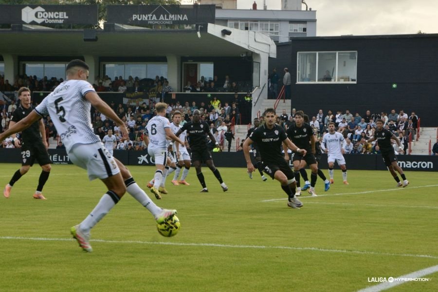 Suspenden el Ceuta-Almería al descanso por la muerte de un espectador