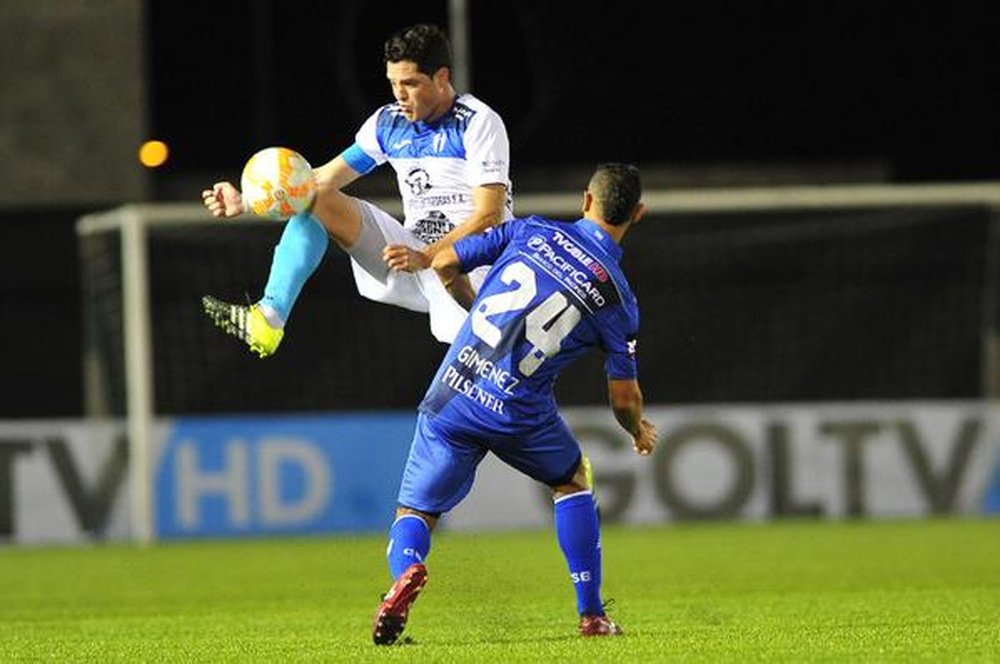 Un lance del partido entre Emelec y Juventud. Twitter