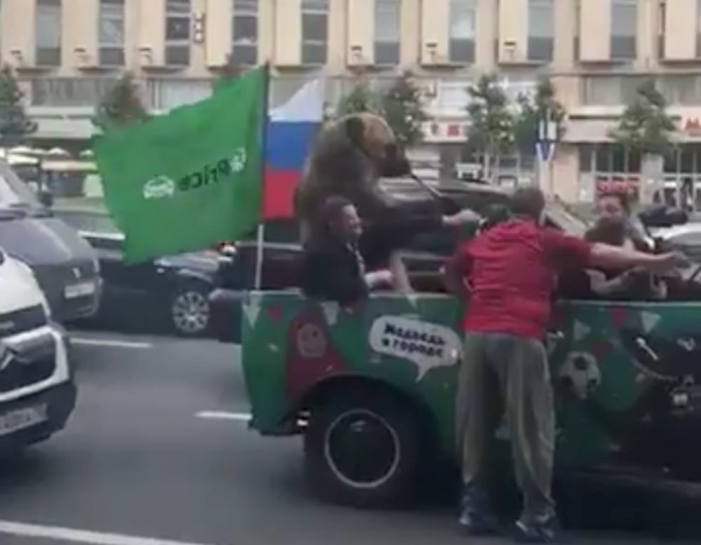 Increíbles imágenes en la previa del Rusia-Arabia Saudí. Twiter