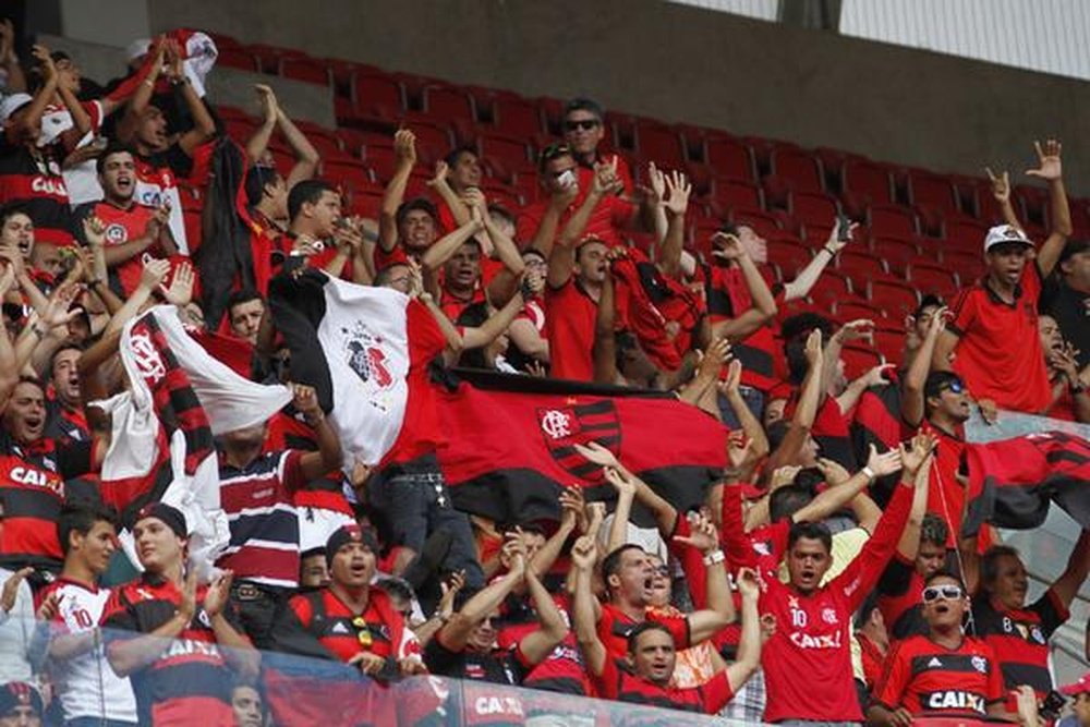 Los aficionados del Santa Cruz Recife celebraron la victoria de su equipo. SCR