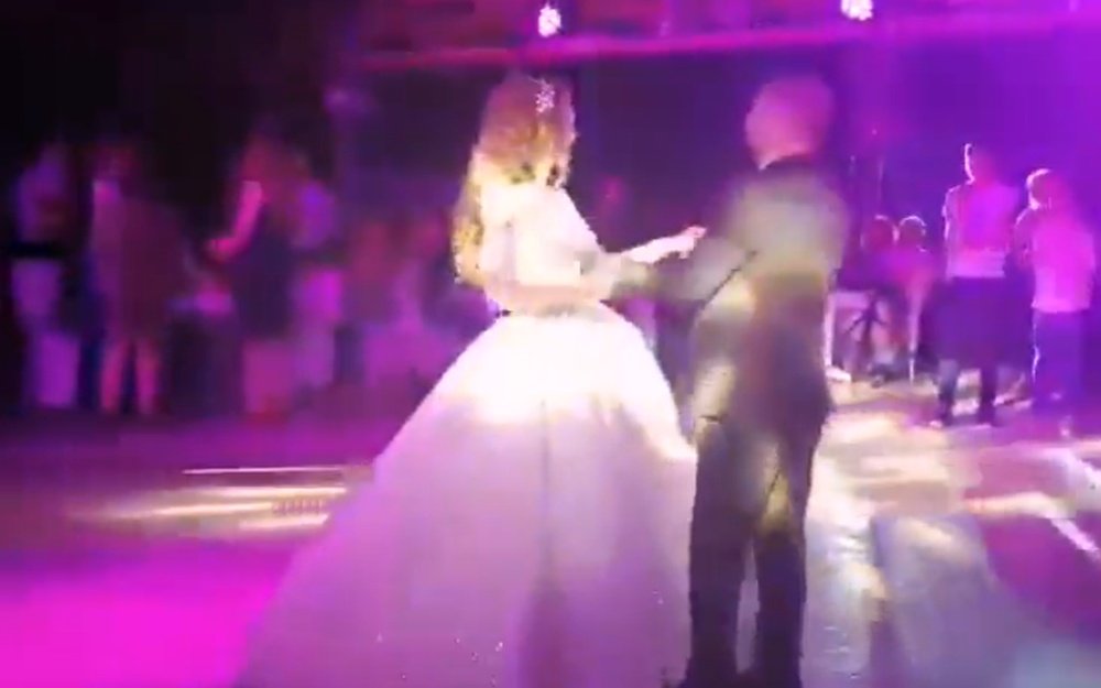 Una pareja de sirios escogió el himno del Madrid para el baile nupcial en su boda. Twitter/AliAHusse