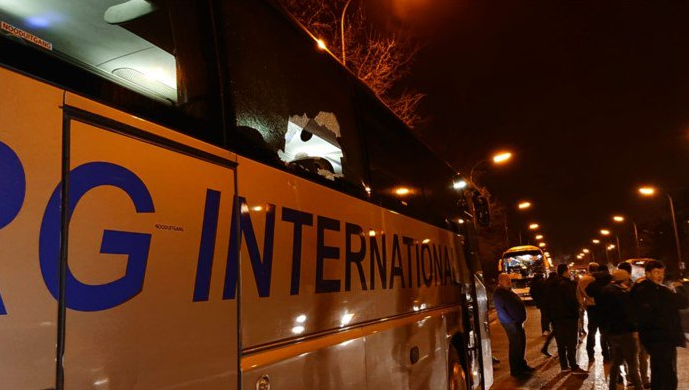 Once detenidos por apedrear autobuses de seguidores del Genk