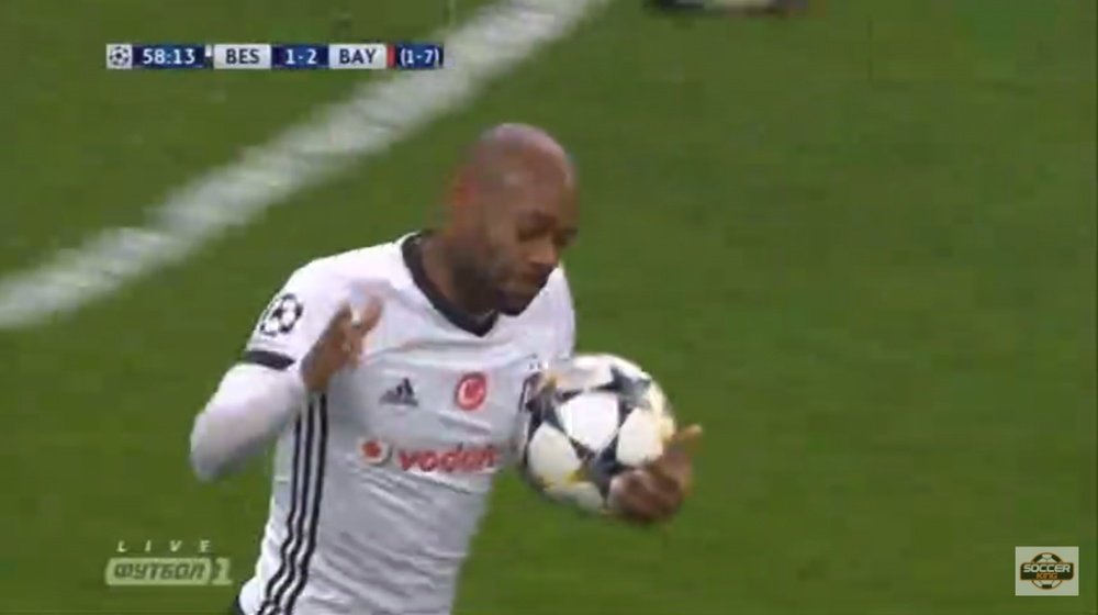 Vagner Love took advantage of Alaba's gift with a shot from the ground. Screenshot