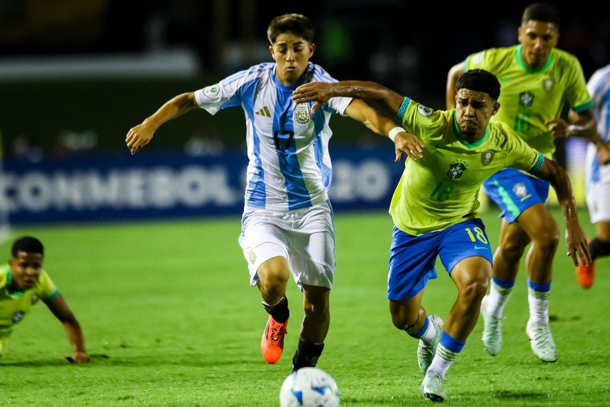 Argentina goleia o Brasil, no Grupo B do Sul-Americano