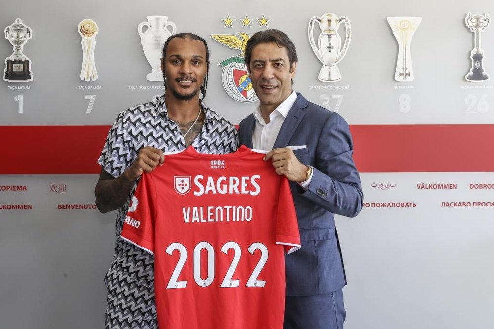 Officiel : Valentino Lazaro rejoint Benfica en prêt. Twitter/SLBenfica