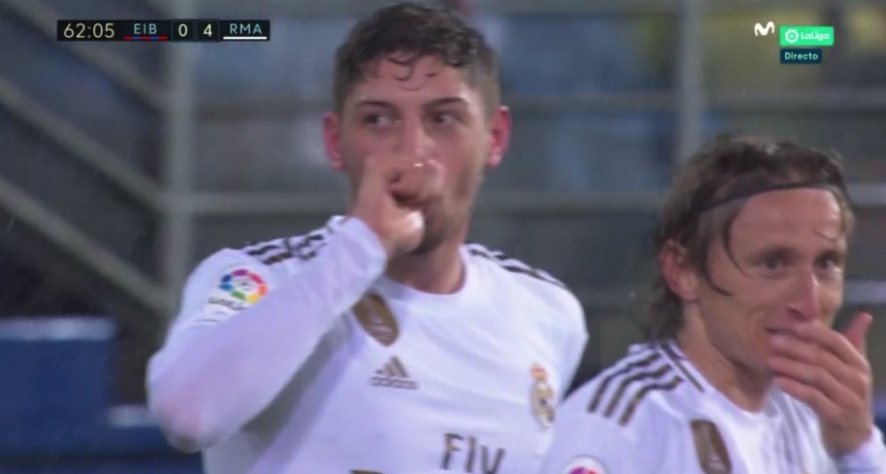 Valverde marque son premier but avec le Real à la manière de Kroos. Captura/MovistarLaLiga