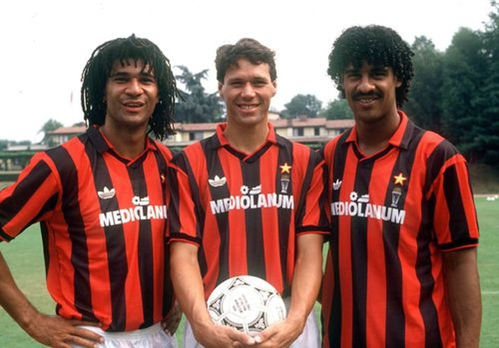 El Milan, en el que jugaban grandes estrellas, marcó una época en los 90. EFE