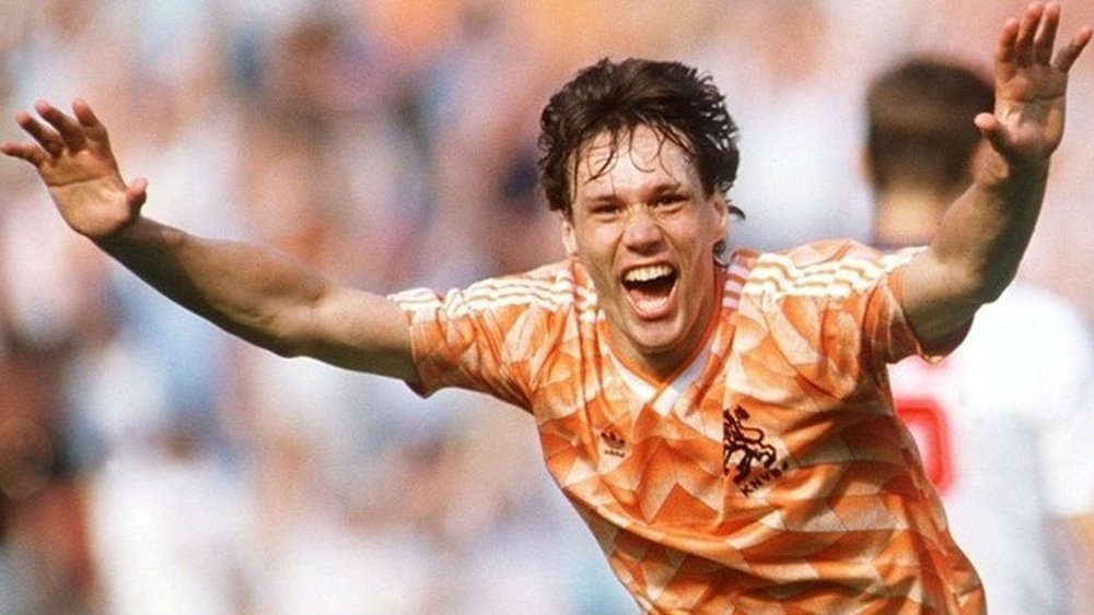 Van Basten fue de lo mejor de la Eurocopa de 1988. UEFA