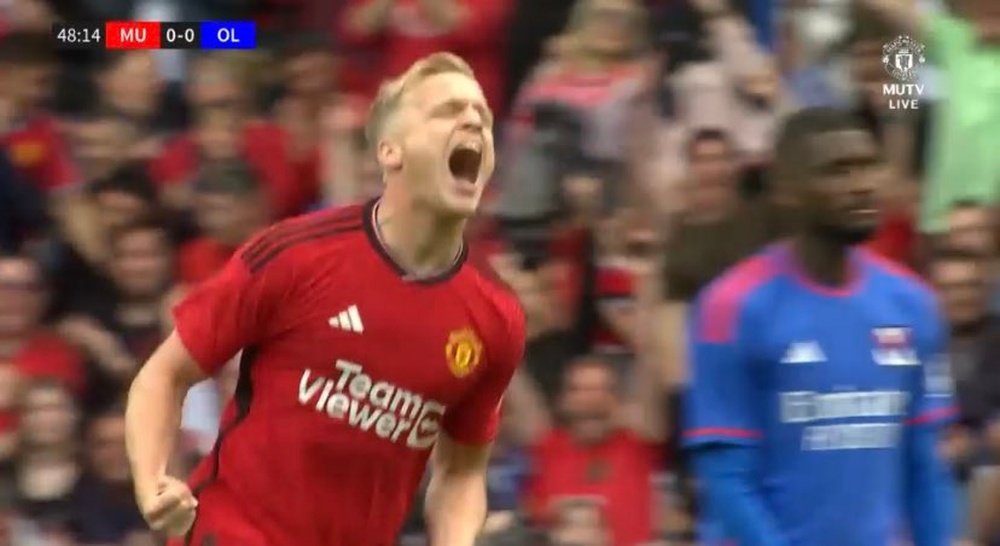Van de Beek opened the scoring in the 49th minute. Screenshot/MUTV