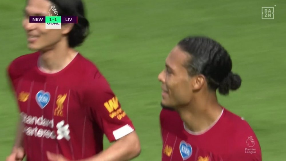 Van Dijk empató. Captura/DAZN