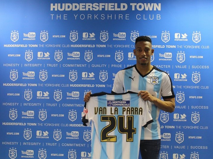 El Huddersfield hace oficial el fichaje de Van La Parra