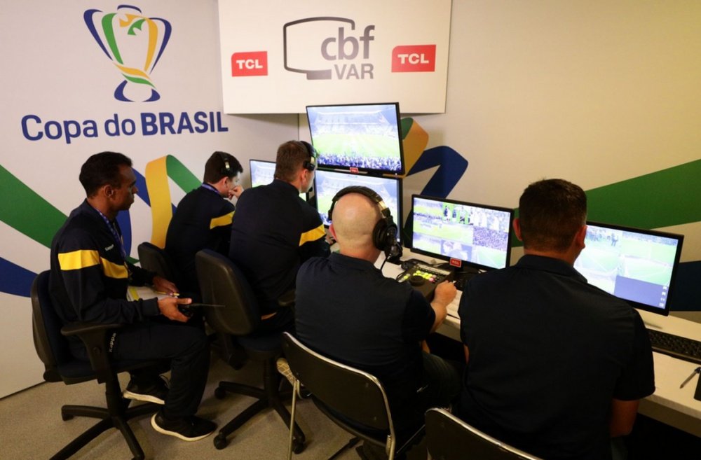 VAR estreia na Copa do Brasil. Twitter @AlexNegrunes