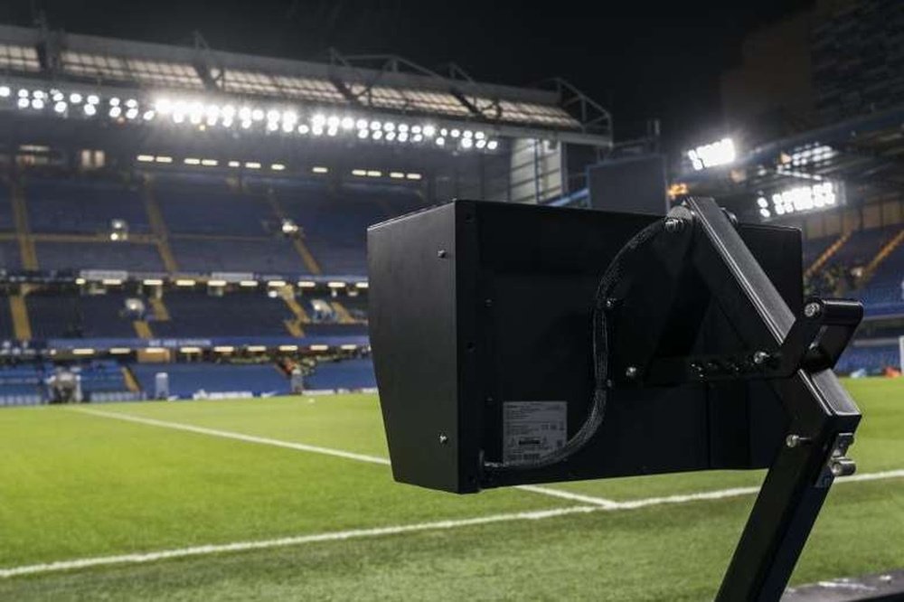 VAR will not be available until the finals of Euro 2020. EFE