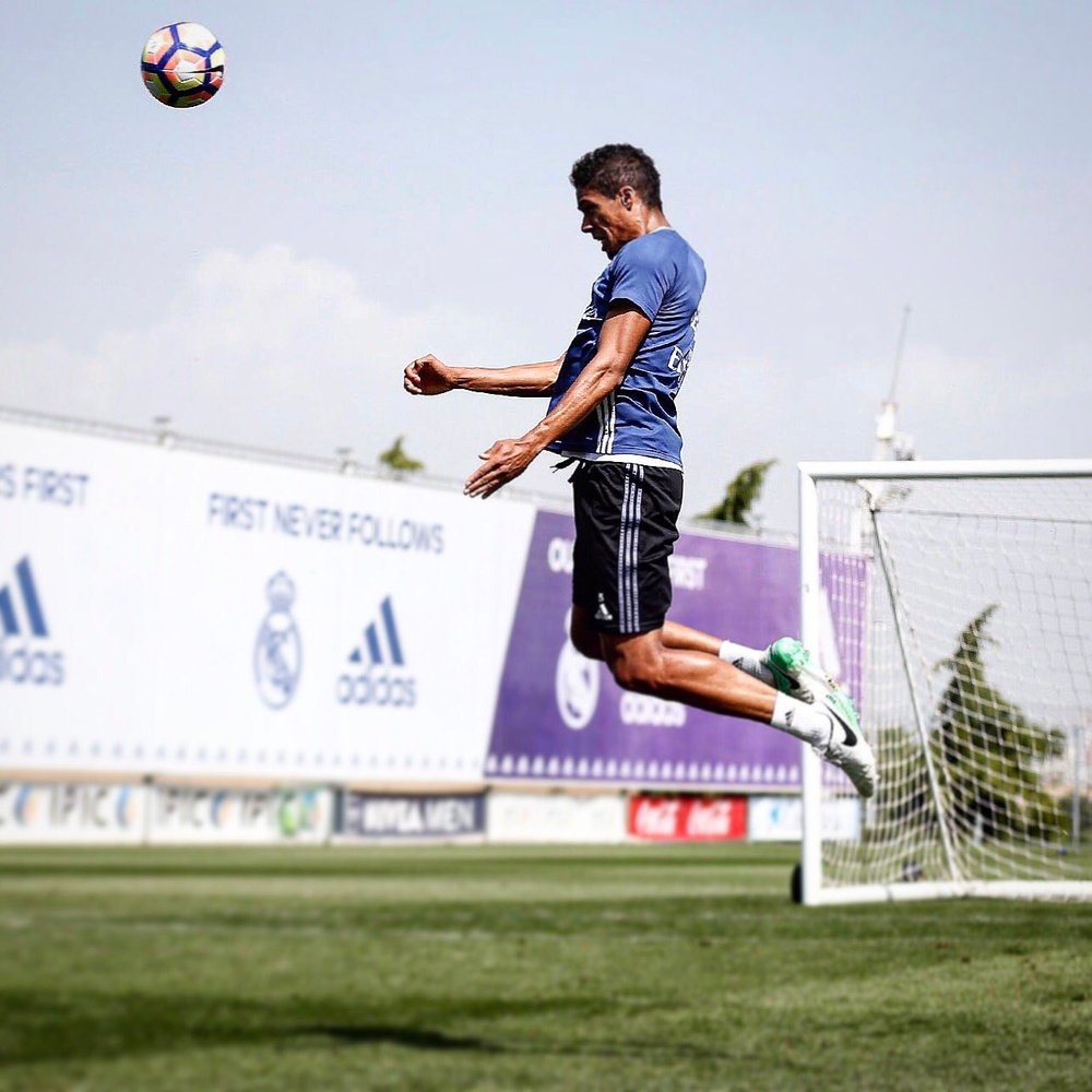 Varane, défenseur du Real Madrid, lors d'un entraînement avec le Real Madrid. @raphaelvarane