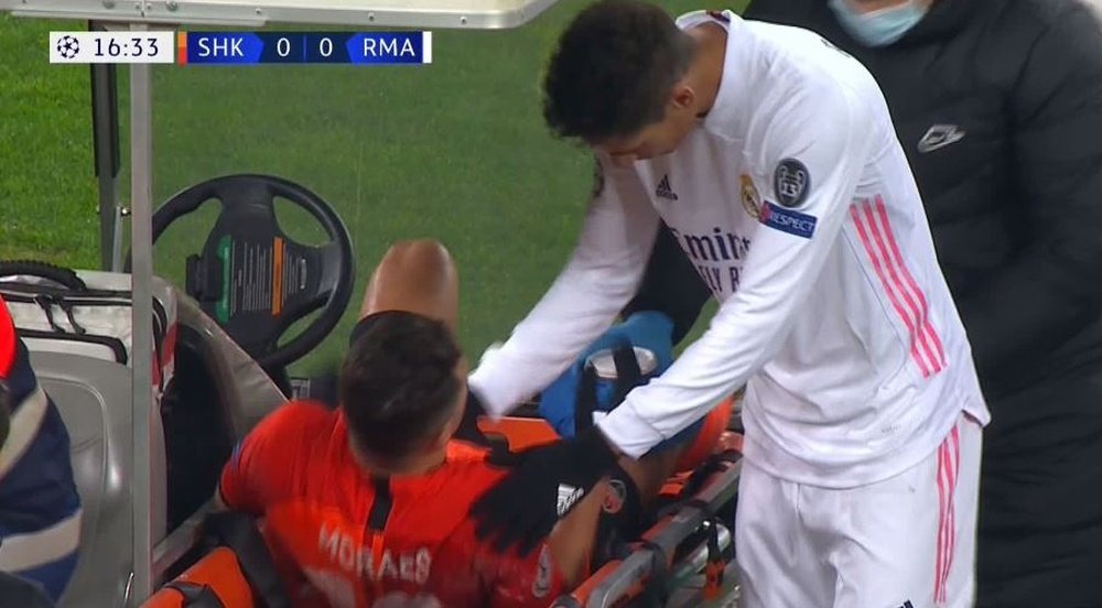 Varane se disculpó por la entrada. Captura/LigadeCampeones