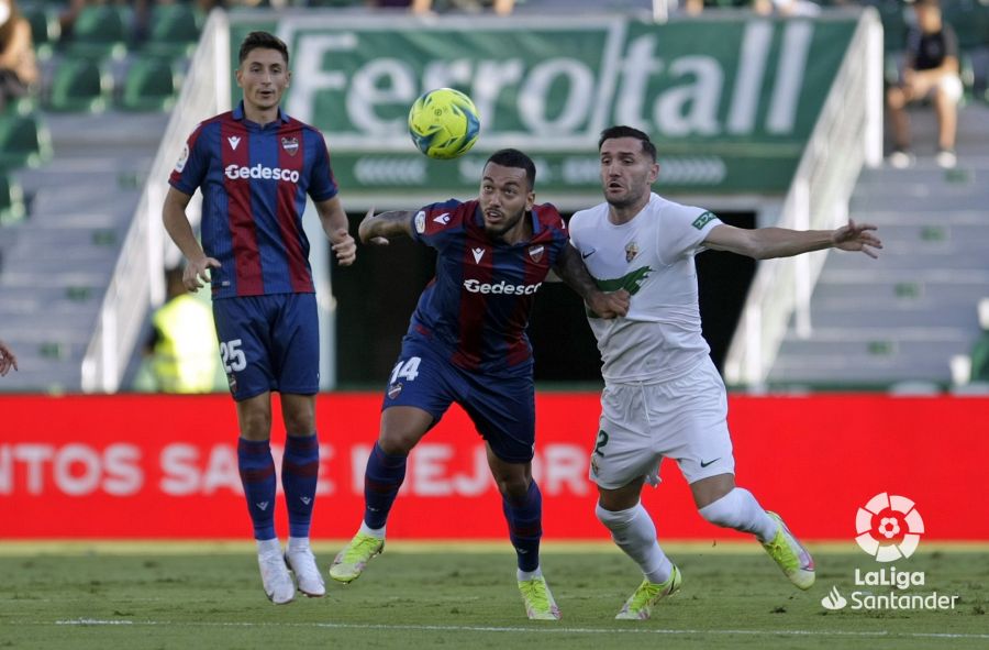 Elche y Levante resisten a un derbi con escasa pólvora