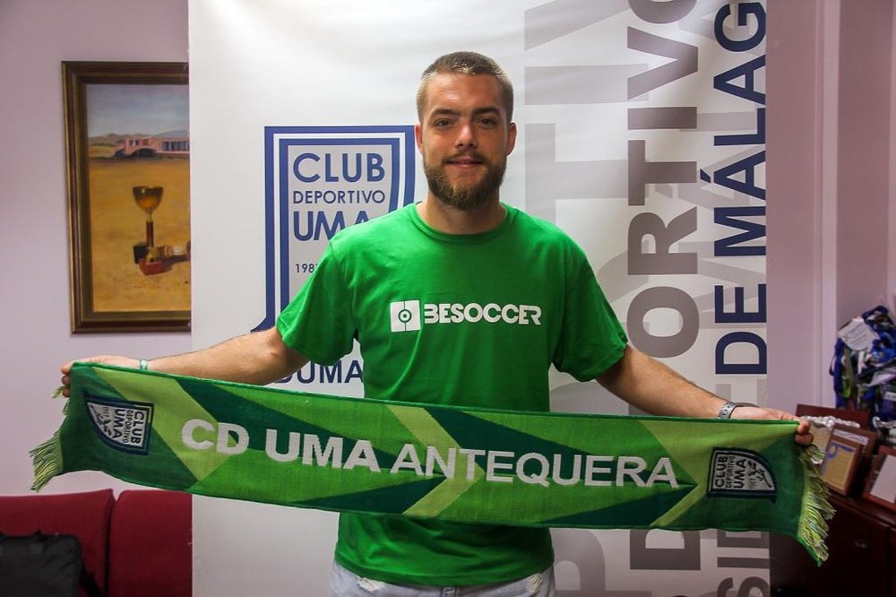Víctor Arévalo, nuevo jugador del BeSoccer CD UMA Antequera. BeSoccerCDUMAAntequera