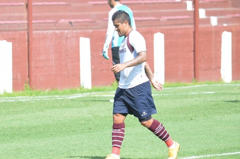 Victor Ayala scored a long-range goal against Colombia. LanusFC
