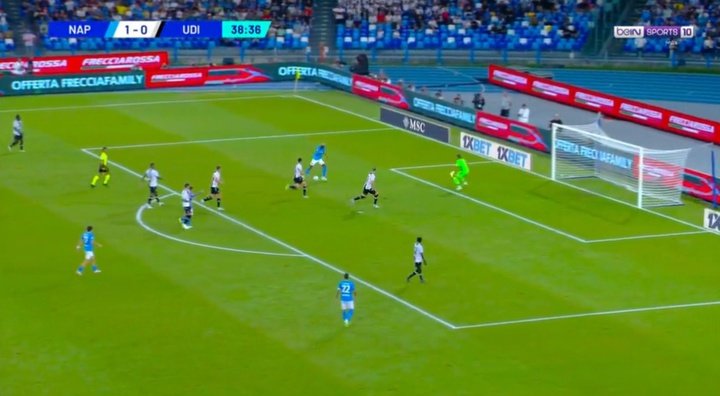 Y entre tanta polémica, Osimhen marcó y casi ni lo celebró. Captura/beINSports