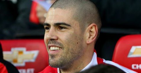 Liverpool show interest in Valdés