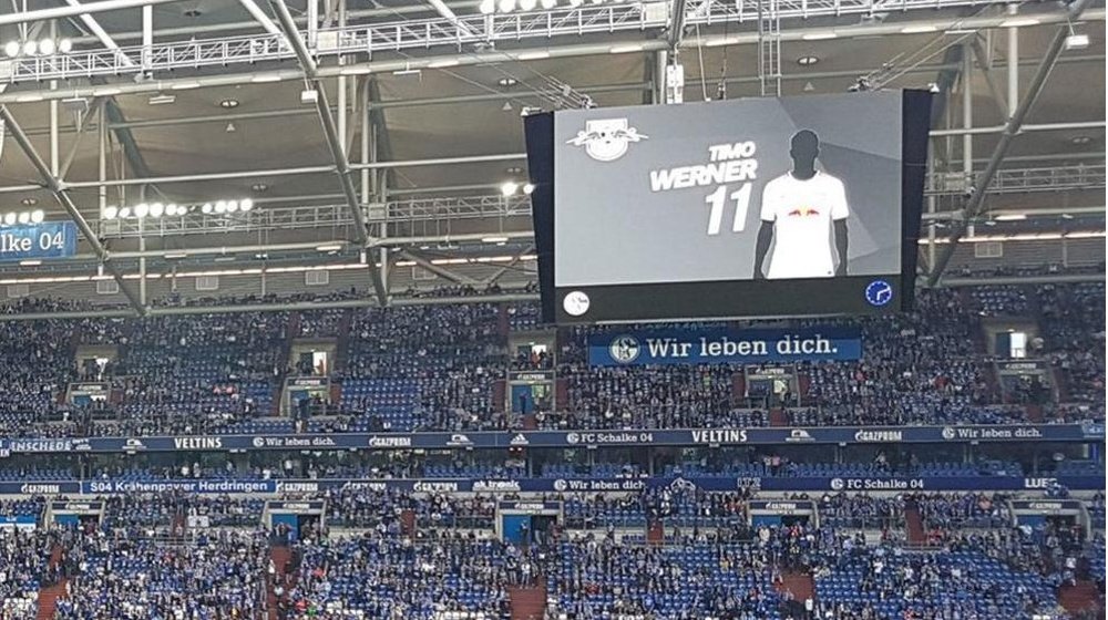 Timo Werner es insultado hasta cuando juega partidos con Alemania en su país. Twitter/willy_sagnol