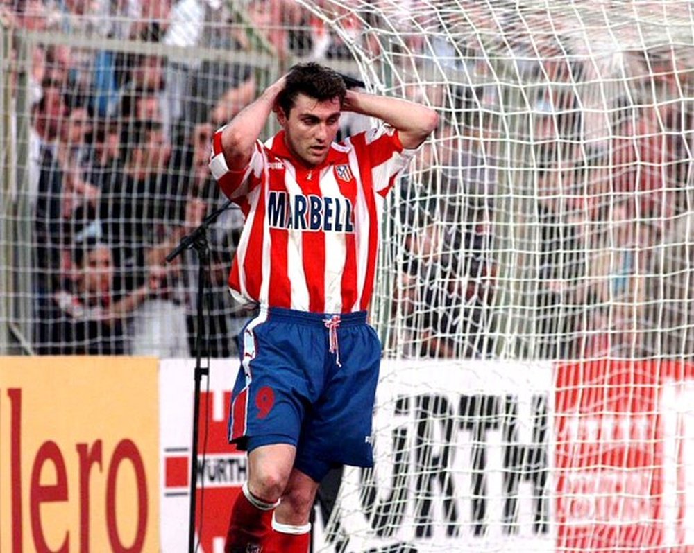 Vieri, durante un partido con el Atlético. Twitter