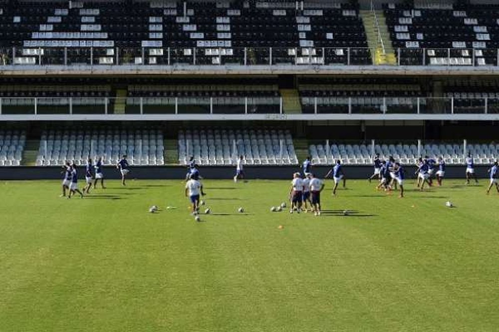 Santos e Botafogo se enfrentarão na Vila Belmiro. AFP