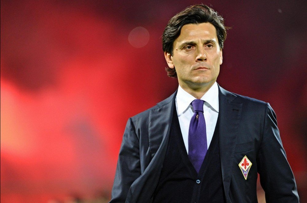 Vincenzo Montella, dirigiendo a la Fiorentina en un partido. Twitter