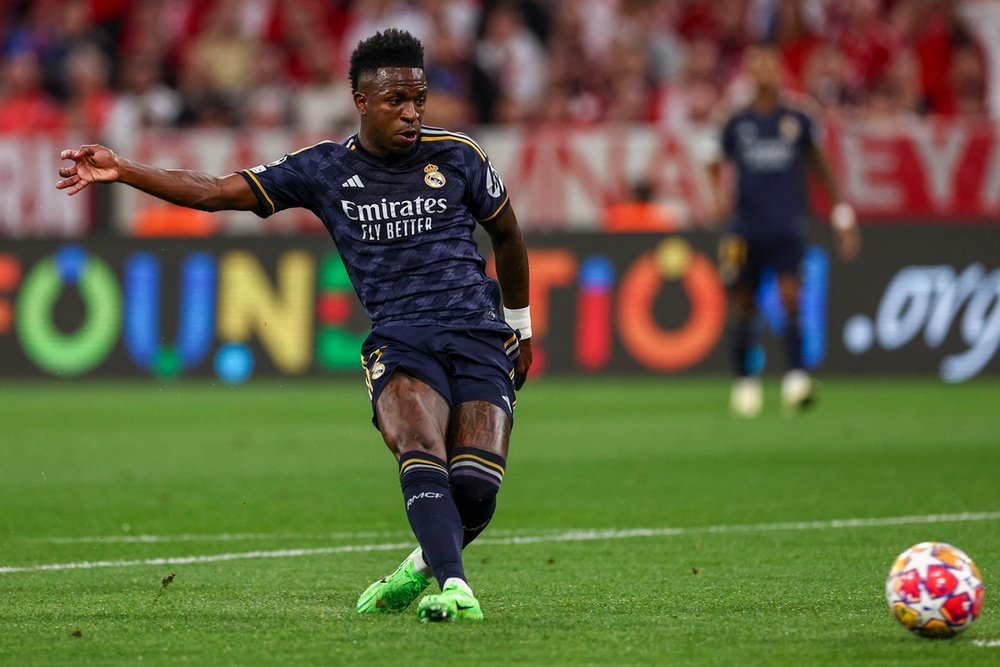 Vini called for a magical night at home. EFE