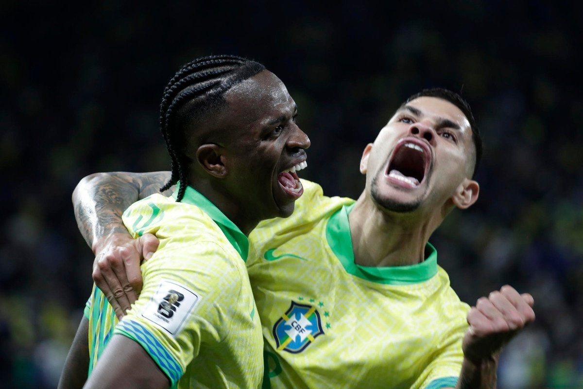 Primeira vitória de Carlo Ancelotti e classificação garantida para a Copa do Mundo de 2026. O Brasil venceu nesta terça-feira, o Paraguai por 1 a 0, com um gol de Vinícius Júnior no fim do primeiro tempo, aliviando uma equipe que ainda está longe de sua melhor forma, na décima sexta rodada das Eliminatórias Sul-Americanas.