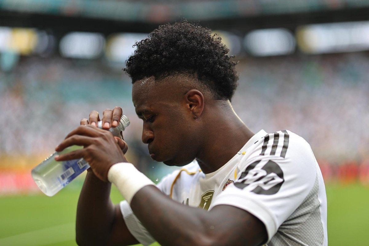 Mijatovic habló de la relación Vinicius-Bernabéu. EFE/Juan Ignacio Roncoroni