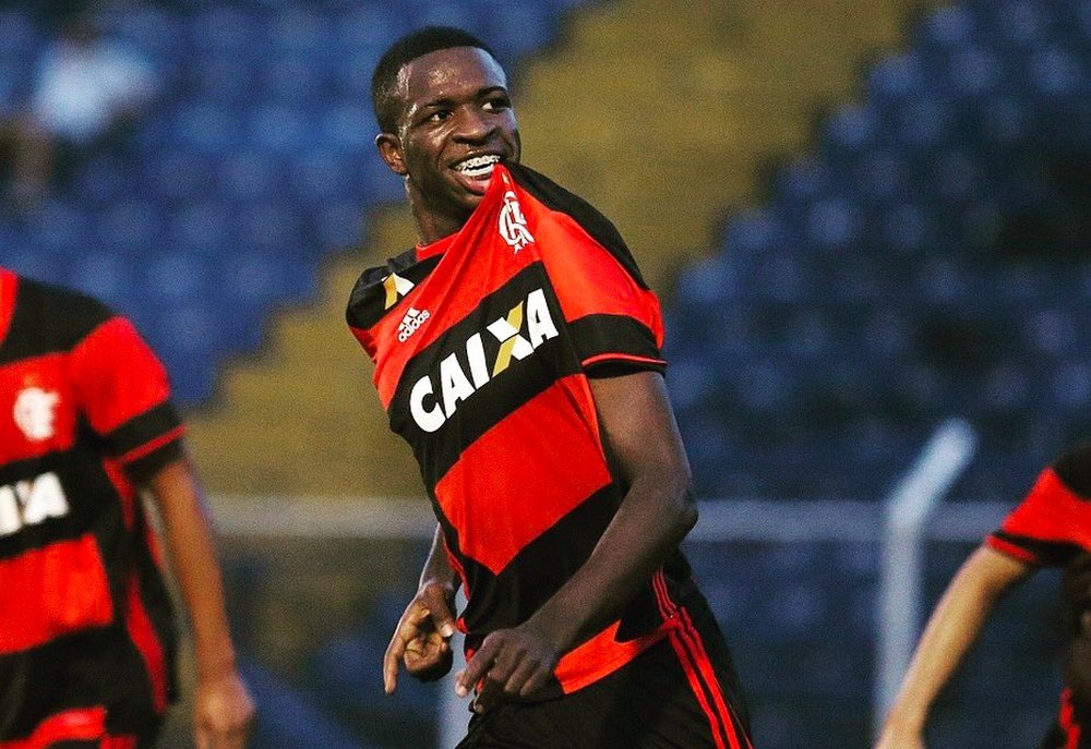 Vinicius clasificó a Flamengo para los cuartos de final en el descuento. ViniciusOficial