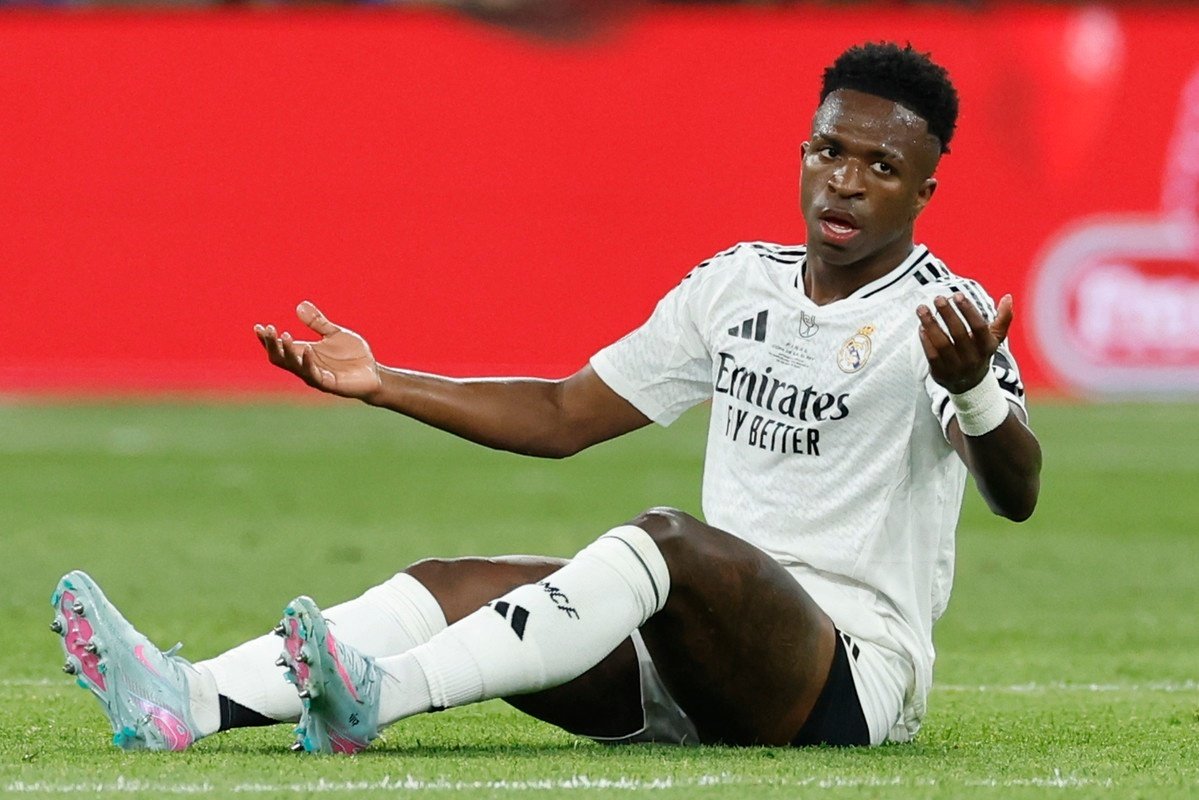 Alivio con Vinicius, que no sufre ninguna lesión. EFE/Julio Muñoz
