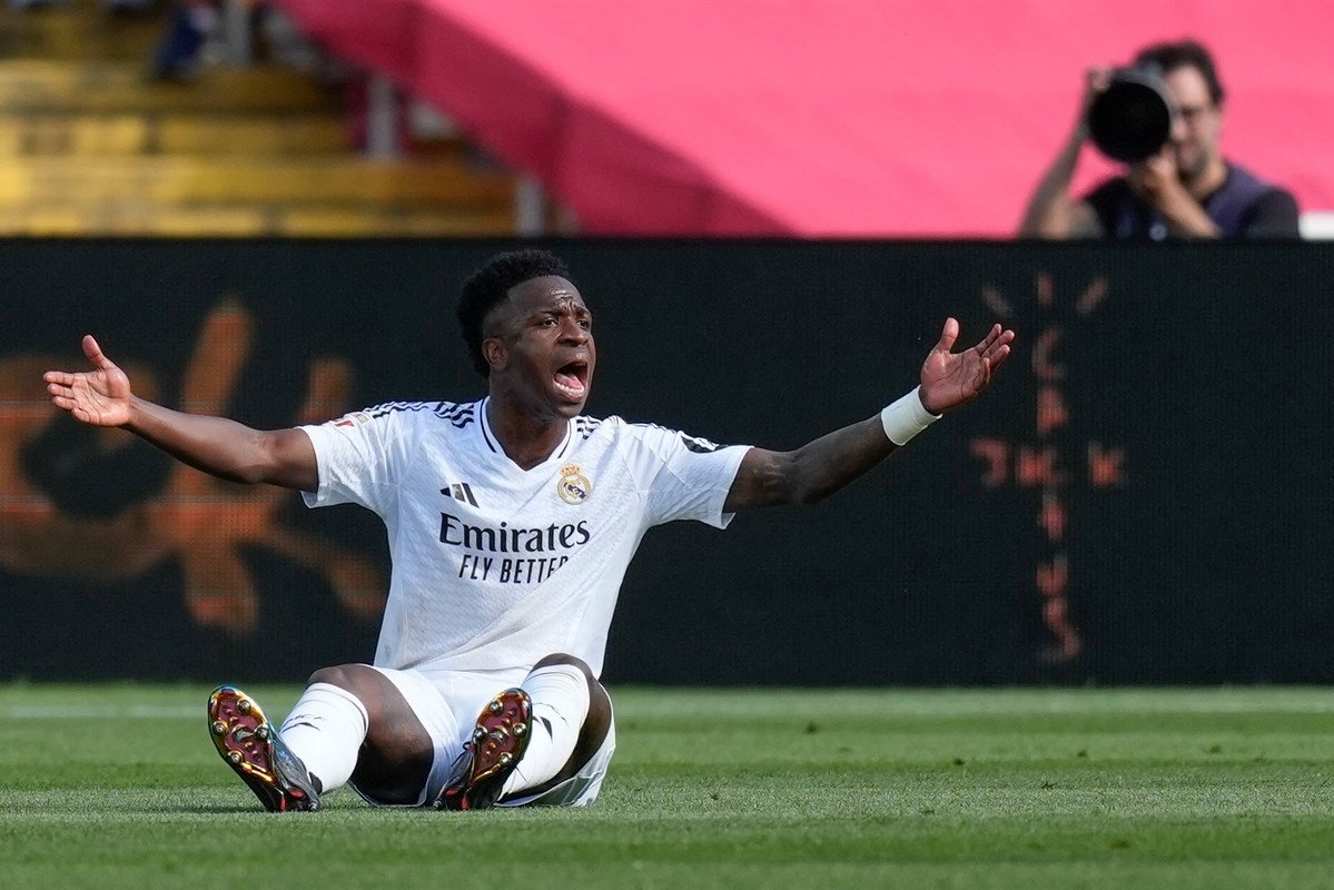Real Madrid confirm ankle sprain for Vinicius following the Clasico defeat