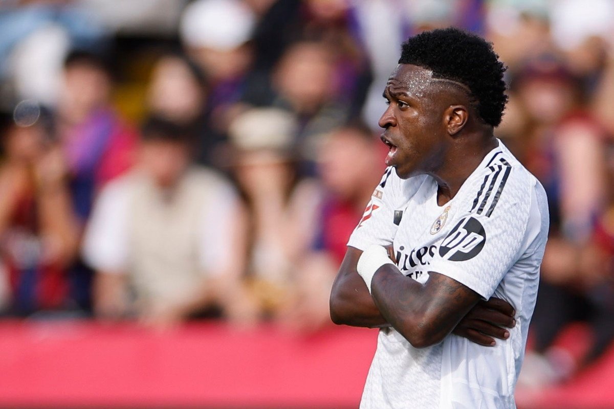 Vinicius seeks offers in Saudi Arabia to improve his renewal offer