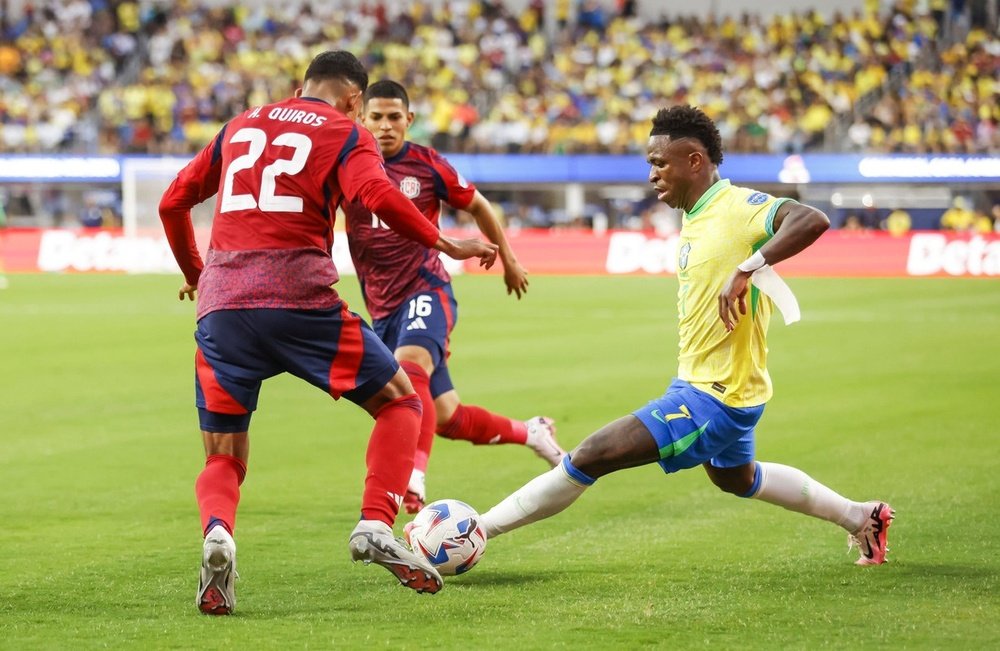 Vinicius fue sustituido tras una actuación gris. EFE