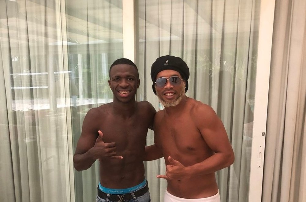 Vinicius y Ronaldinho, juntos en una foto. ViniciusJr