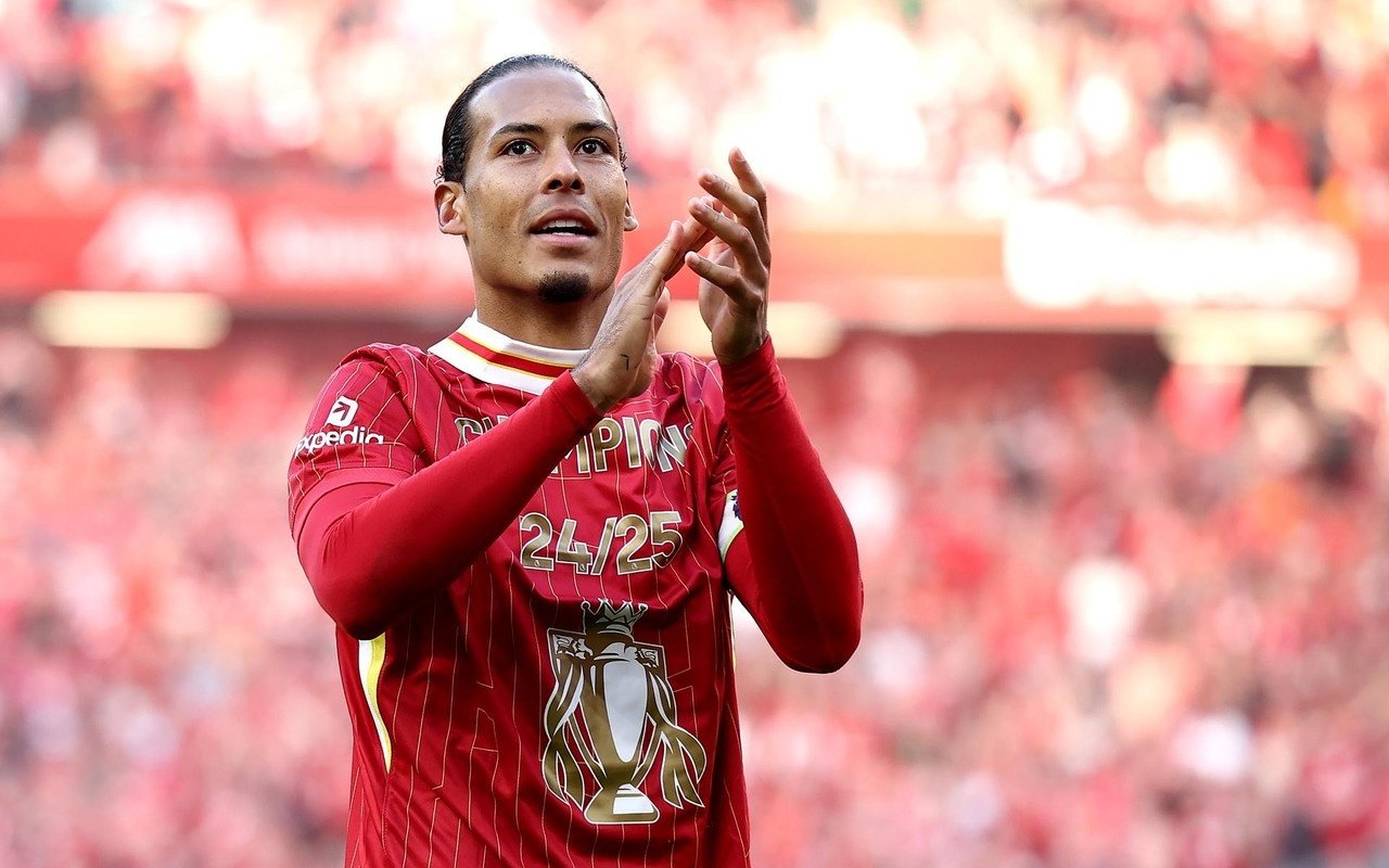 Van Dijk ‘praying’ for fans hurt in Liverpool trophy parade collision