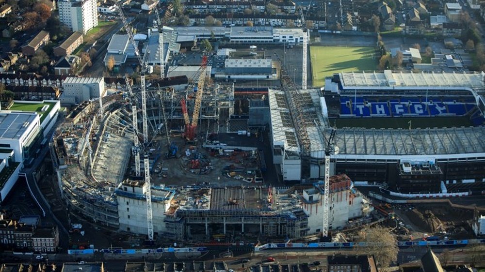 Spurs not committing to Lane exit. TottenhamHotspur