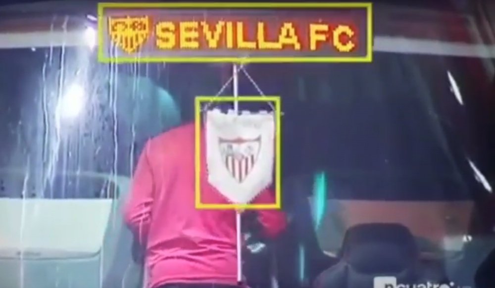 Vrsaljko se equivocó de autobús y se metió en el del Sevilla. Captura/DeportesCuatro