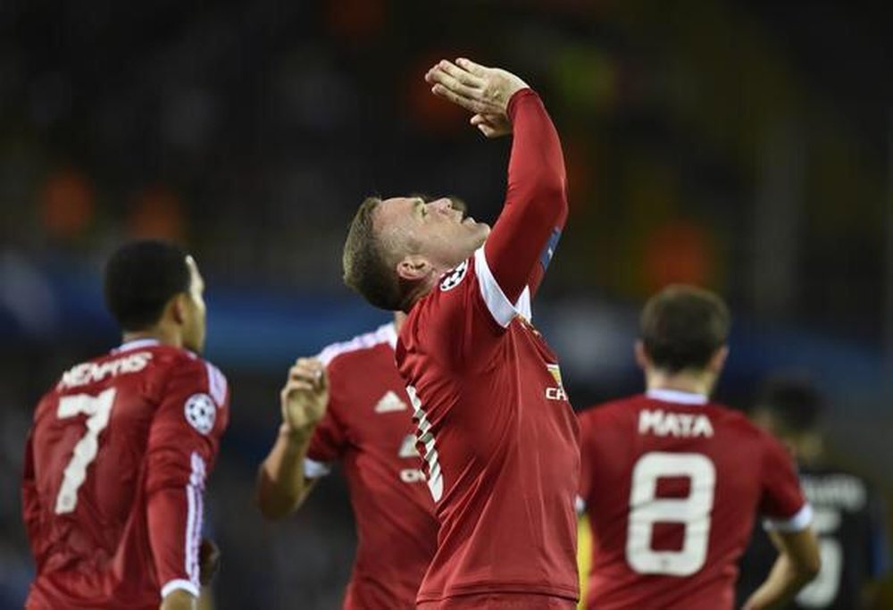 Wayne Rooney celebra uno de los tres tantos anotados el Brujas. Twitter