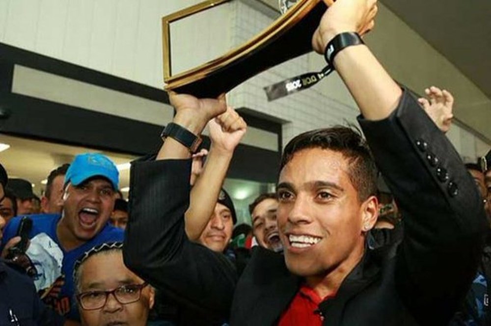 Wendell Lira, a su llegada al aeropuerto de su ciudad. Twitter