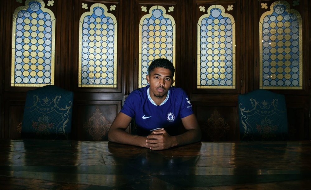 Wesley Fofana é o novo jogador do Chelsea, procedente do Leicester City. Print/ChelseaCF